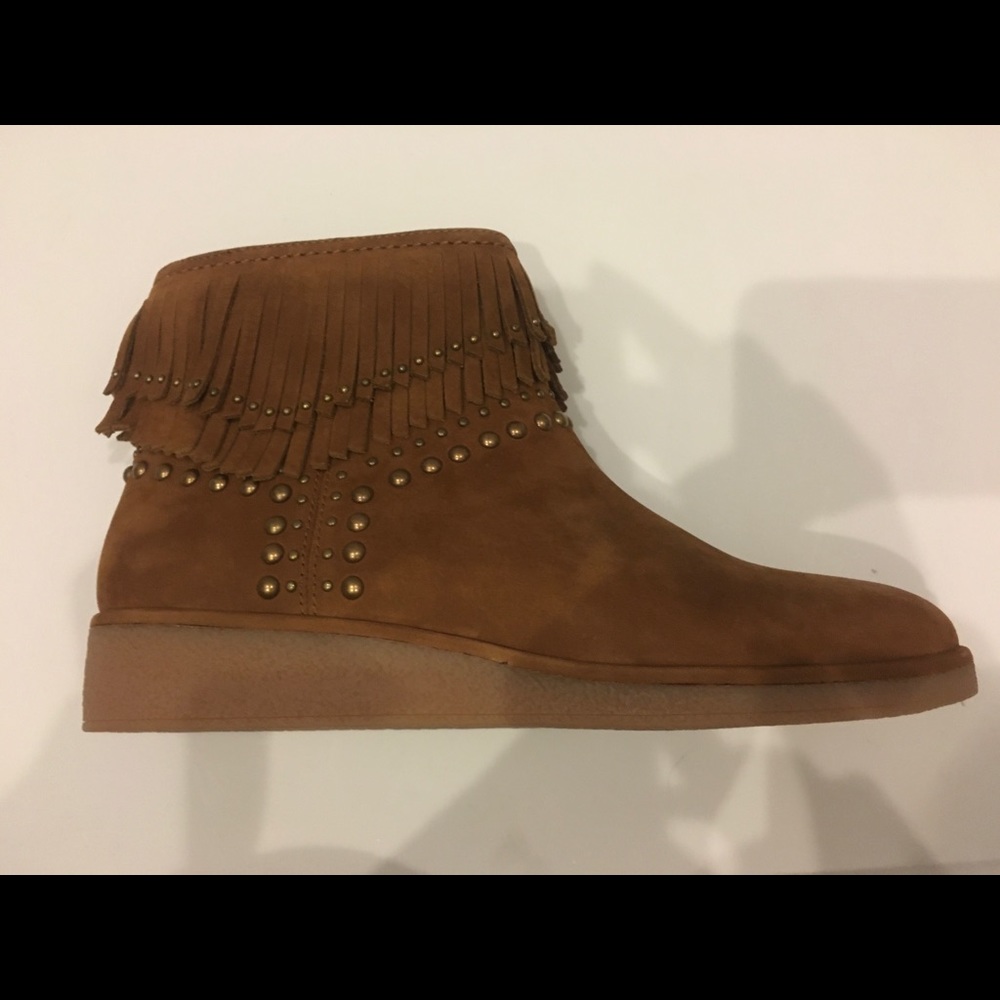 NEW Ugg Fringe Boots